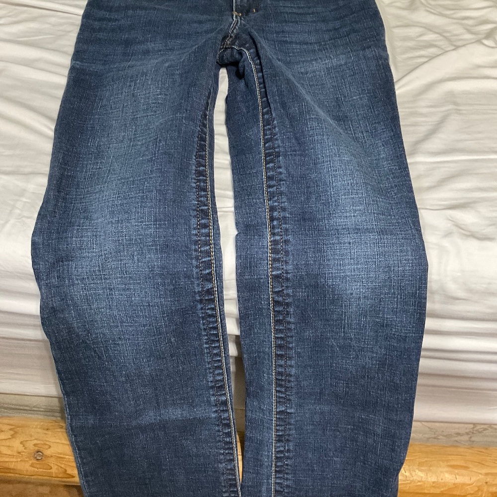 Wrangler blue jeans boot cut size 5.  W198